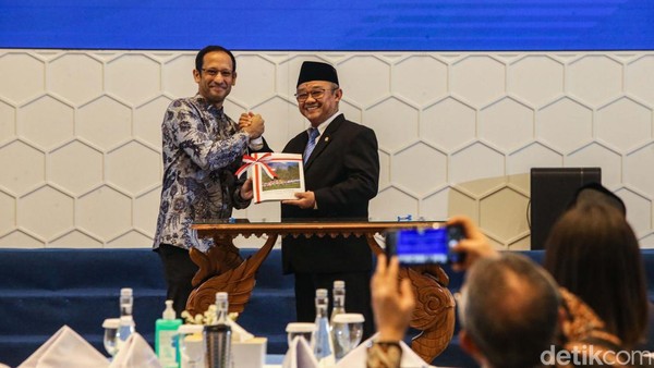 Menteri Pendidikan Baru, Kurikulum Baru?